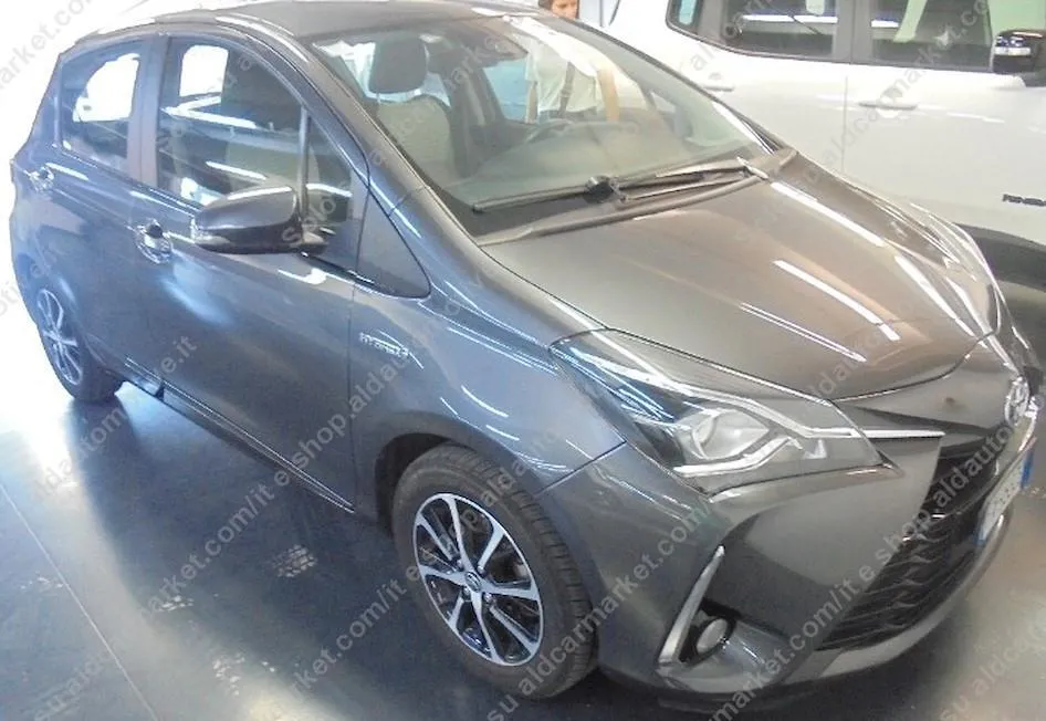 TOYOTA Yaris Image 1