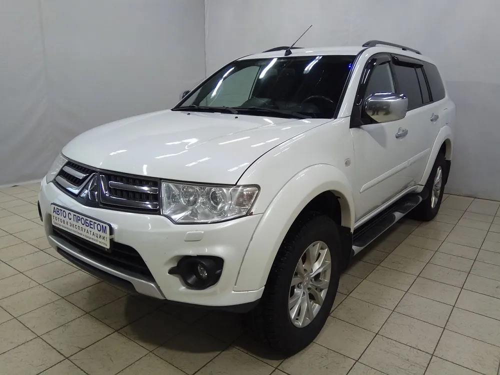 Mitsubishi Pajero Image 1